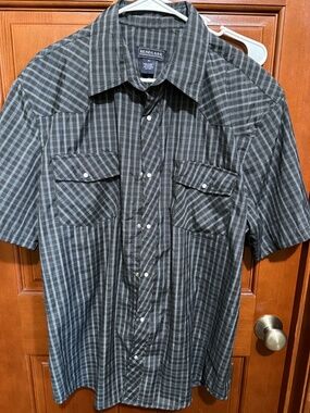 Renegade Button Down Shirt.  Size XL.
